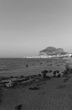 İtalya, Sicilya, Tiren Denizi, Cefalu 'nun panoramik manzarası (Trapani Eyaleti)