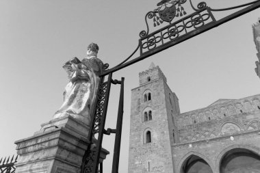 İtalya, Sicilya, Cefalu ', gün batımında Katedral manzarası