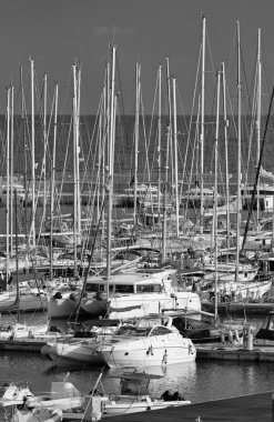 İtalya, Sicilya, Akdeniz, Marina di Ragusa; 20 Aralık 2015, marina - içerik görünümü Lüks Yatlar