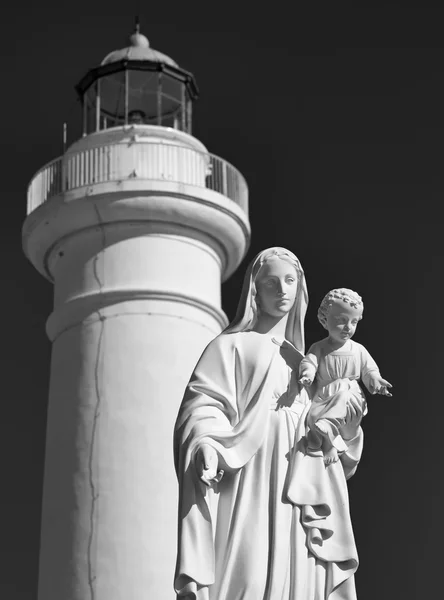 Italy, Sicily, Mediterranean sea, Punta Secca (Ragusa Province), the Madonna statue in the port and the lighthouse in the background — Stock Photo, Image