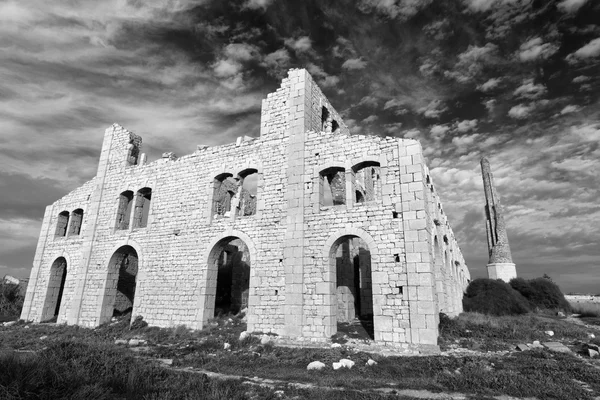 Italia; Sicilia, Sampieri (provincia de Ragusa), ruinas de una antigua fábrica de ladrillos —  Fotos de Stock