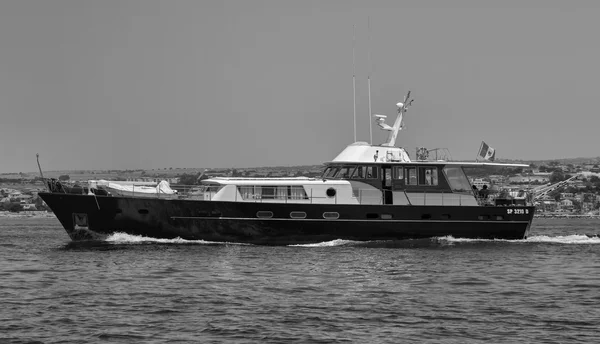 Italia, Sicilia, Mar Mediterraneo, Marina di Ragusa; 30 giugno 2012, yacht di lusso - EDITORIALE — Foto Stock