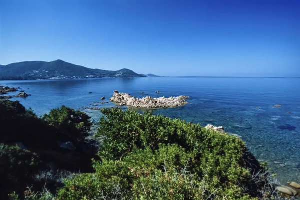 Frankrike, södra Korsika, Tyrrenska havet, Ajaccio, utsikt över den steniga kusten - Film Scan — Stockfoto