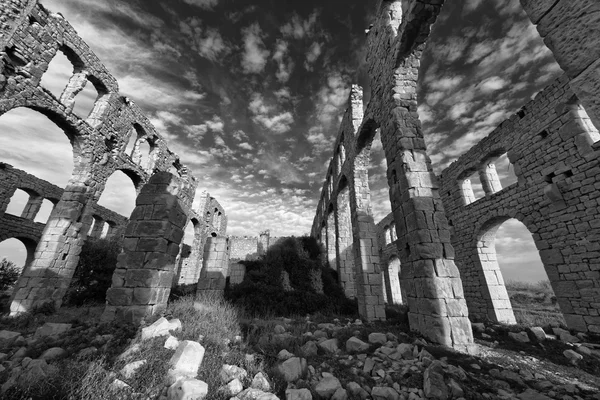 Włochy; Sycylia, Sampieri (Prowincja Ragusa), ruiny dawnej fabryki cegieł — Zdjęcie stockowe