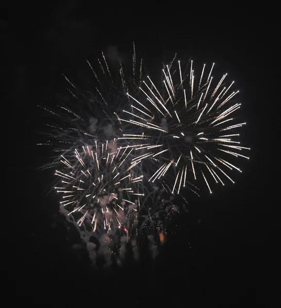 Italie, Sicile, Marina di Ragusa, feux d'artifice la nuit — Photo