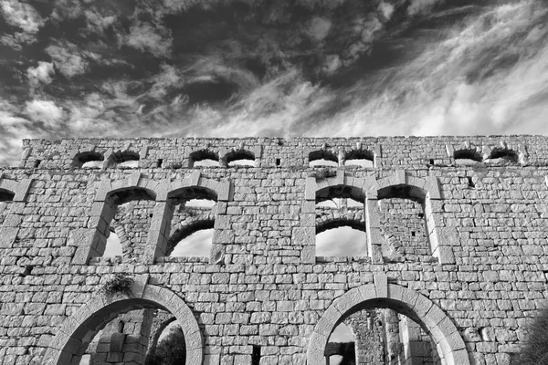 Itálie; Sicílie, městě Sampieri (provincie Ragusa), pozůstatky staré továrny cihly — Stock fotografie