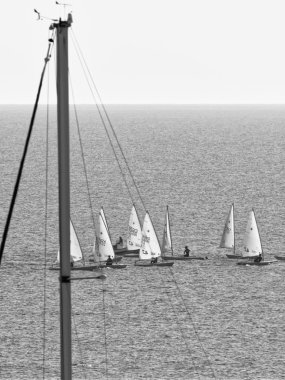 İtalya, Sicilya, Akdeniz, Marina di Ragusa; 8 Aralık 2015, sandal rekabet marina - yazı işleri dışında