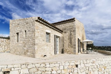 İtalya, Sicilya, kırsal (Ragusa eyaletinde), tipik taş Sicilya evi