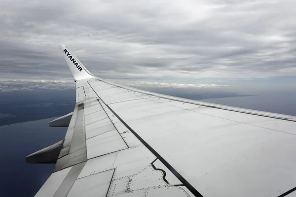Ιταλία? 30 Σεπτεμβρίου 2015, πετώντας φτερό αεροπλάνου - συντακτική — Φωτογραφία Αρχείου