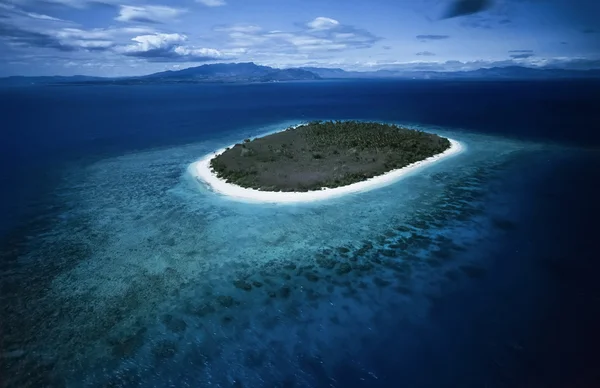 Pacific Ocean, Fiji Islands, aerial view of a small tropical reef island - FILM SCAN — Stock Photo, Image