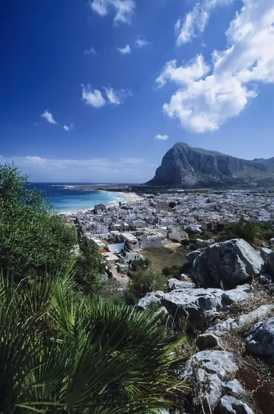 Italy, Sicily, Tyrrhenian Sea, view of the sicilian coastline, Cofano mount and S.Vito Lo Capo town (Trapani Province) - FILM SCAN — Stock Photo, Image