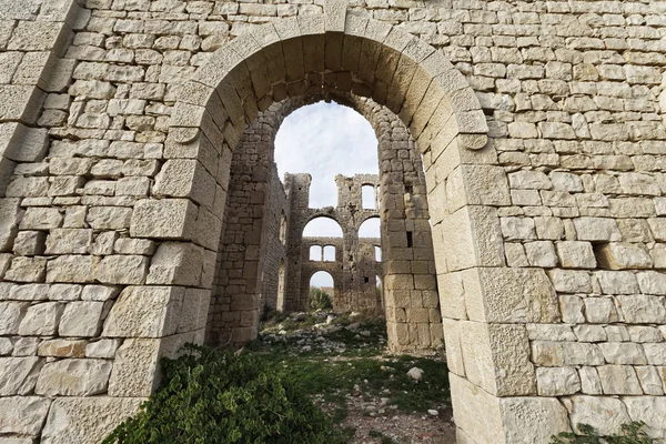 Italien; Sicilien, Sampieri (provinsen Ragusa), ruinerna av en gammal tegel fabrik — Stockfoto