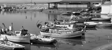 İtalya, Sicilya, Scoglitti (Ragusa eyaletinde); 12 Ekim 2015, Sicilya ahşap balıkçı tekneleri limanda - Editörden