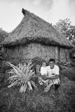Fiji Adaları, Viti Levu Isl.; 29 Ocak 2001, Fiji oğlan çocuğunu onun evinin önünde (Film tarama) - yazı işleri ile