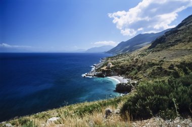 İtalya, Sicilya, Tiren Denizi, kayalık sahil yakınındaki S.Vito Lo Capo, Zingaro Milli Parkı (Trapani) - Film tarama görünümünü