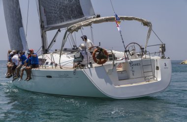 İtalya, Sicilya, Akdeniz; 30 Haziran 2012, yelkenli bir yarışta - Editörden