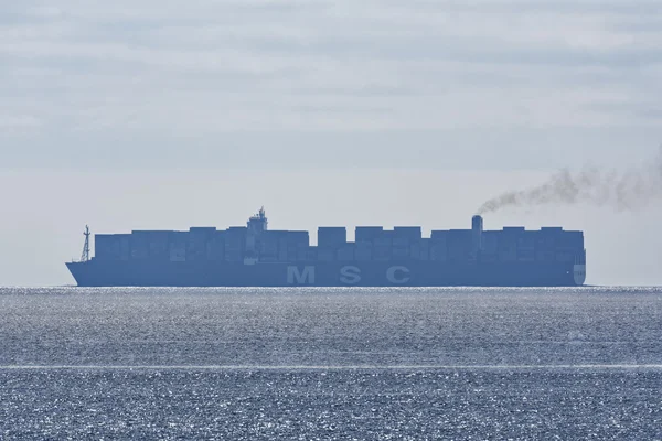 Itália, Sicília, mar Mediterrâneo; 28 de janeiro de 2016, navio de carga - EDITORIAL — Fotografia de Stock