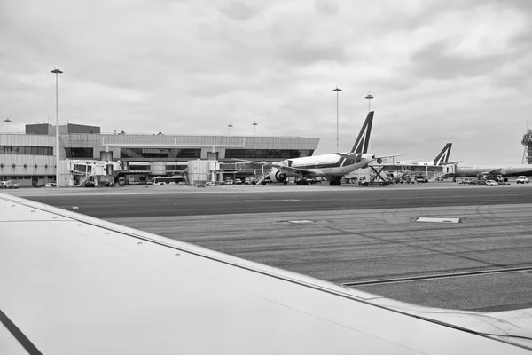 Italy, Fiumicino International Airport (Rome); 26 January 2016, airplanes on the runaway parking - EDITORIAL — Stock Photo, Image