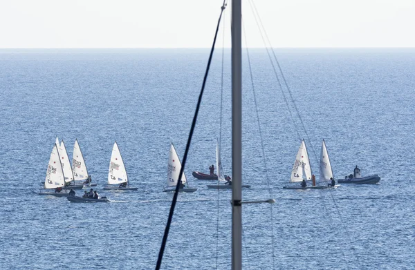 Италия, Сицилия, Средиземное море, Marina di Ragusa; 8 декабря 2015 года, конкурс шлюпок за пределами гавани - РЕДАКЦИЯ — стоковое фото