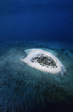 Pasifik Okyanusu, Fiji Adaları, havadan görünümü bir küçük tropik resif Adası - Film tarama