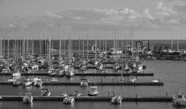 İtalya, Sicilya, Akdeniz, Marina di Ragusa; 21 Aralık 2015, marina - içerik görünümü Lüks Yatlar
