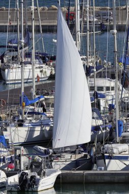 İtalya, Sicilya, Akdeniz, Marina di Ragusa; 28 Ekim 2015, marina - içerik görünümü Lüks Yatlar