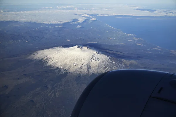 Olaszország, Szicília, légi felvétel a szicíliai ma tengerpart és az Etna vulkán — Stock Fotó