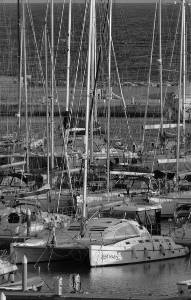Italia, Sicilia, Mar Mediterraneo, Marina di Ragusa; 21 dicembre 2015, veduta di yacht di lusso nella marina - EDITORIALE — Foto Stock