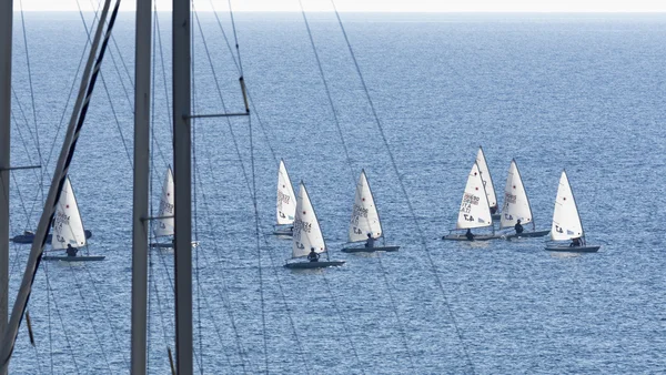 Italien, Sizilien, Mittelmeer, Marina di ragusa; 8. Dezember 2015, Jollen-Wettbewerb vor der Marina - Leitartikel — Stockfoto