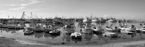 Italy, Sicily, Scoglitti (Ragusa Province); 12 october 2015, sicilian wooden fishing boats in the port - EDITORIAL — Stock Photo, Image