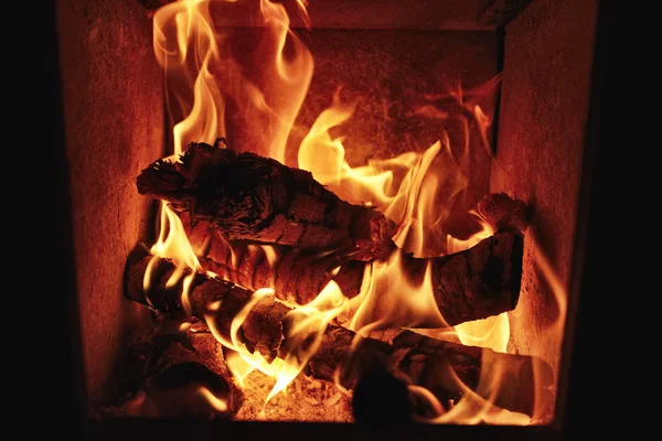 Firewood burning in a stove — Stock Photo, Image