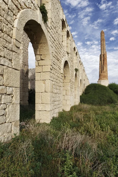 Italia; Sicilia, Sampieri (provincia de Ragusa), ruinas de una antigua fábrica de ladrillos —  Fotos de Stock
