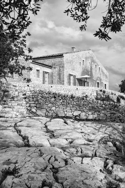 Itália, Sicília, zona rural (província de Ragusa), casa típica siciliana de pedra — Fotografia de Stock