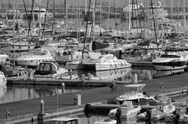 İtalya, Sicilya, Akdeniz, Marina di Ragusa; 21 Ekim 2015, marina - içerik görünümü Lüks Yatlar