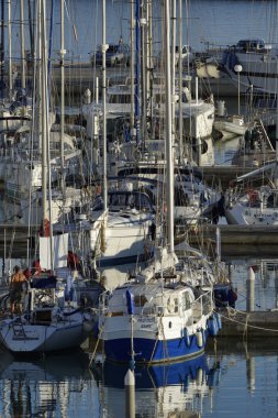 İtalya, Sicilya, Akdeniz, Marina di Ragusa; 30 Ekim 2015, marina - içerik görünümü Lüks Yatlar