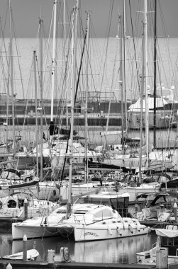 İtalya, Sicilya, Akdeniz, Marina di Ragusa; 6 Ocak 2016, marina - içerik görünümü Lüks Yatlar