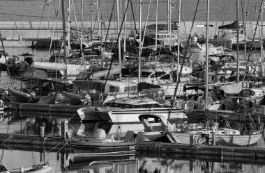 İtalya, Sicilya, Akdeniz, Marina di Ragusa; 30 Ekim 2015, marina - içerik görünümü Lüks Yatlar