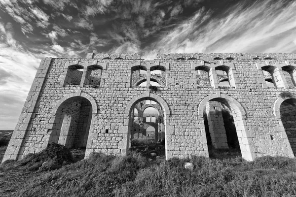 Italia; Sicilia, Sampieri (provincia de Ragusa), ruinas de una antigua fábrica de ladrillos —  Fotos de Stock