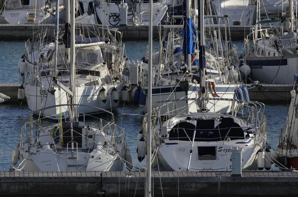 Italien, Sizilien, Mittelmeer, Marina di ragusa; 20. November 2015, Blick auf Luxusyachten im Yachthafen - Leitartikel — Stockfoto