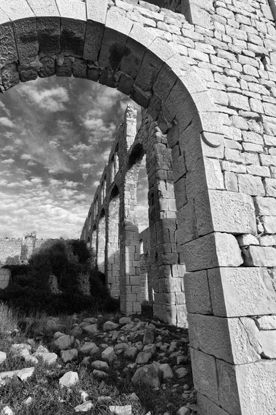 Italien; Sicilien, Sampieri (provinsen Ragusa), ruinerna av en gammal tegel fabrik — Stockfoto