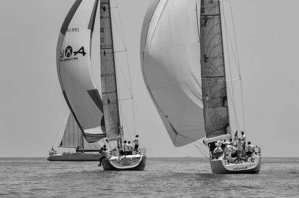 Itália, Sicília, Mar Mediterrâneo; 30 Junho 2012, veleiros corrida - EDITORIAL — Fotografia de Stock