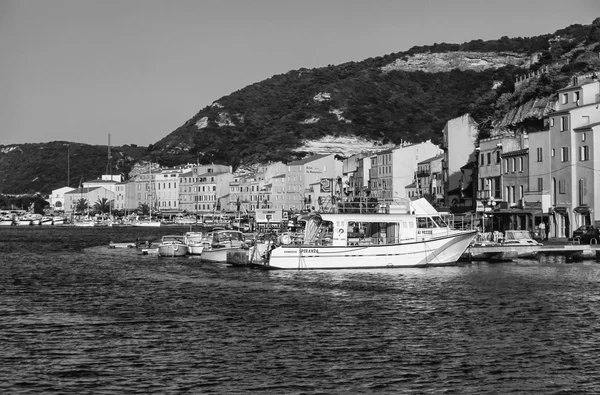Fransa, Corsica, Bonifacio; 14 Eylül 2001, liman ve şehir - editoryal görünümünü — Stok fotoğraf