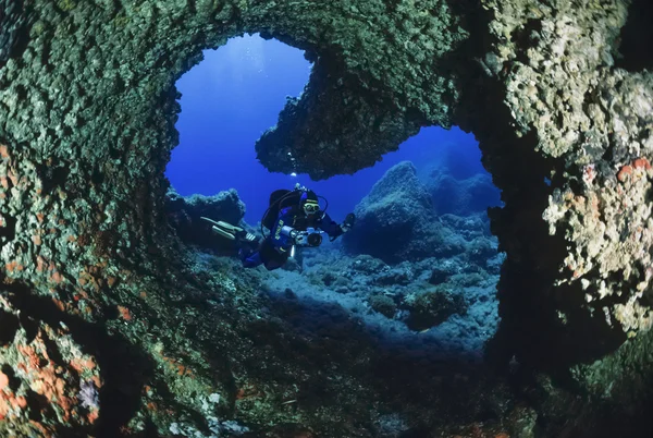 Іспанія, Середземне море, острові Ібіца, Фото т.; 13 червня 2006, підводний фотограф (фільм сканування) - редакції — стокове фото