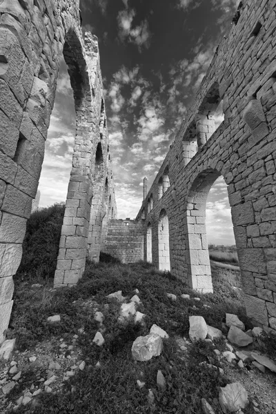 İtalya; Sicilya, Sampieri (Ragusa eyaletinde), eski bir tuğla fabrikası kalıntıları — Stok fotoğraf