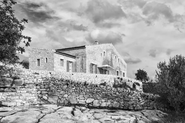 Itália, Sicília, zona rural (província de Ragusa), casa típica siciliana de pedra — Fotografia de Stock