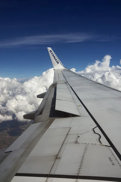 Італія; 30 вересня 2015 року політ літака крило - редакції — стокове фото