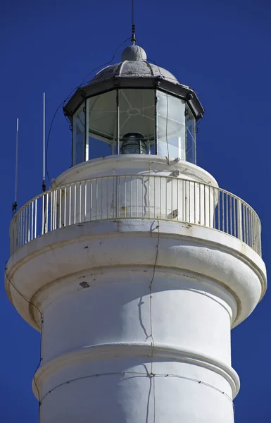 Itália, Sicília, mar Mediterrâneo, Punta Secca (província de Ragusa), vista para o farol — Fotografia de Stock