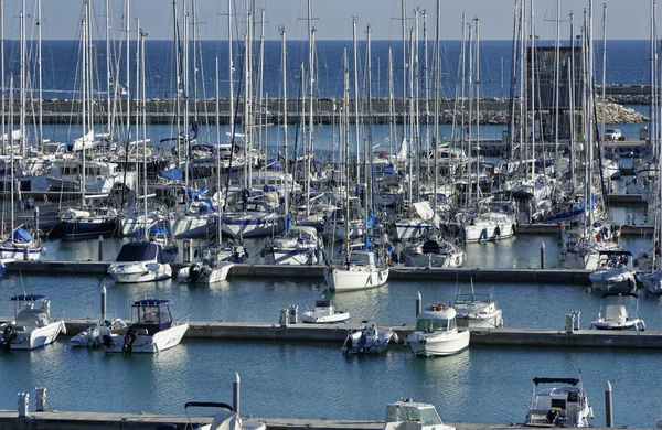 Italia, Sicilia, Mar Mediterraneo, Marina di Ragusa; 23 dicembre 2015, veduta di yacht di lusso nella marina - EDITORIALE — Foto Stock