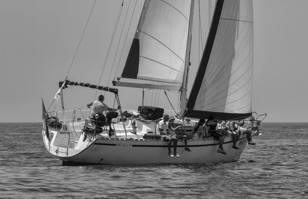 イタリア、シチリア島、内陸海;2012 年 6 月 30 日、レース - 編集中にヨット — ストック写真