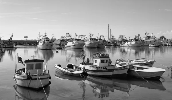 Itália, Sicília, Scoglitti (província de Ragusa); 12 de outubro de 2015, barcos de pesca de madeira sicilianos no porto - EDITORIAL — Fotografia de Stock